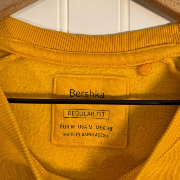 Bershka Men’s Yellow Crewneck Sweater Fleece Interior Size Medium - Picture 3 of 9